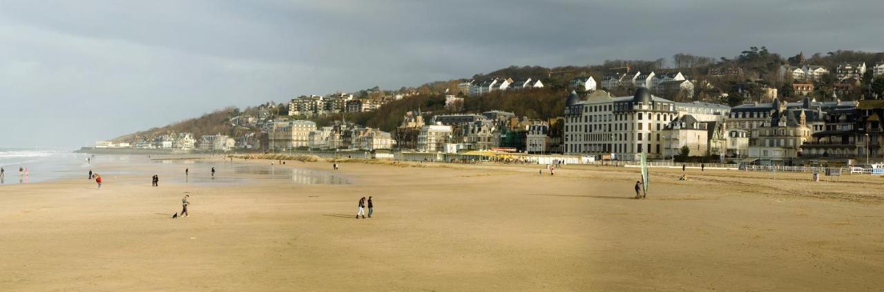 Trouville Sur Mer Vue Sur La Touque Exteriér fotografie